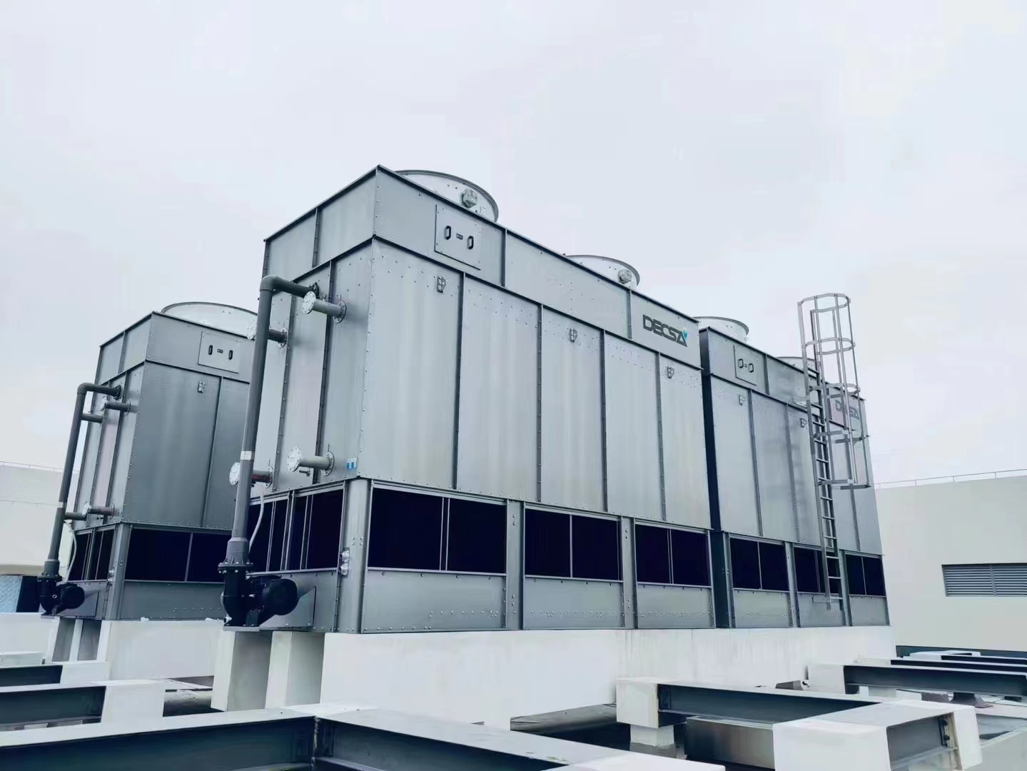 冷卻塔降溫效果不理想怎么辦(冷卻塔制冷效果差解決方法),冷卻塔降溫效
